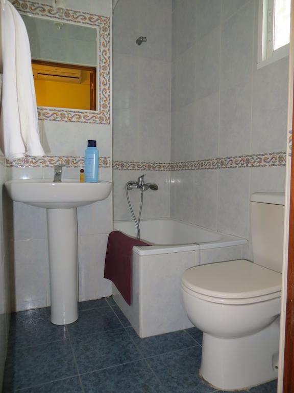 Hostal Restaurante Reina El Tejar Exteriör bild