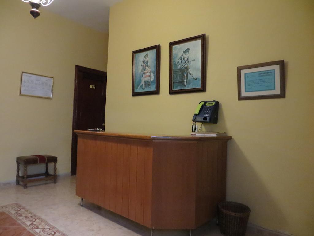 Hostal Restaurante Reina El Tejar Exteriör bild